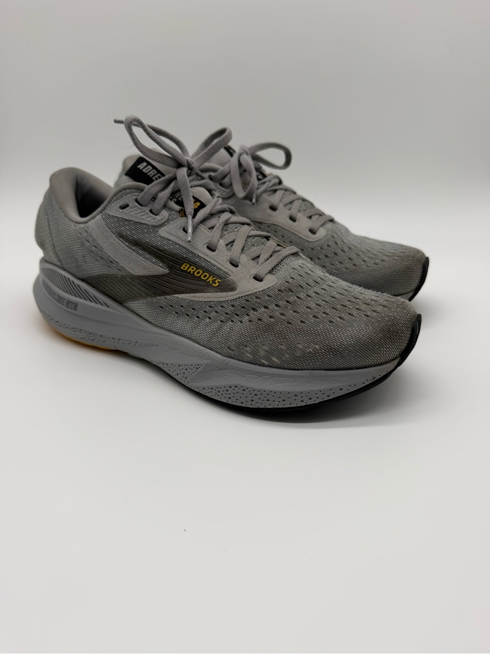 Brooks Men's Gray Running Shoes with Gold Logo